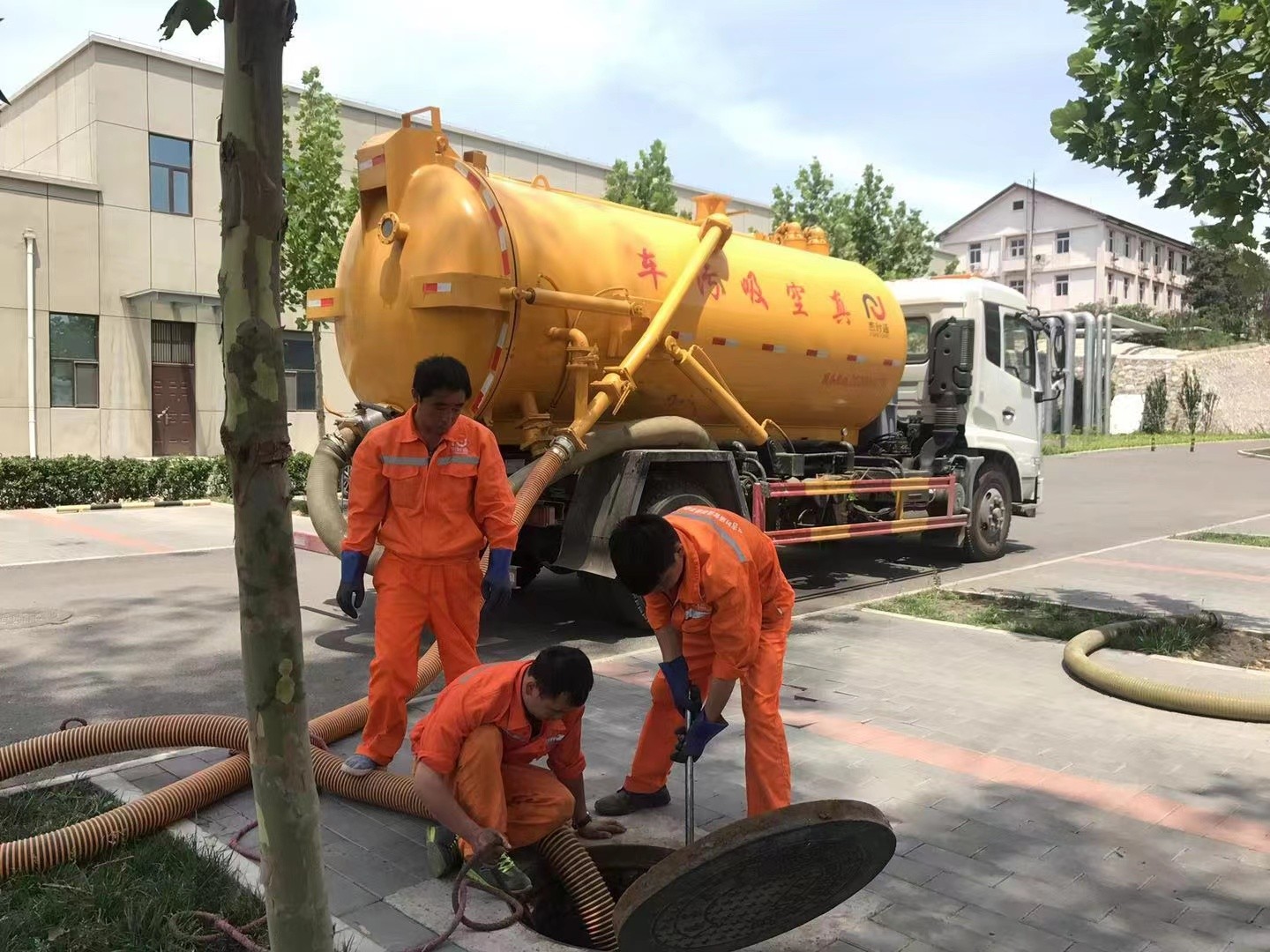 郑场镇化粪池清理与5-8吨吸粪车施工效率分析